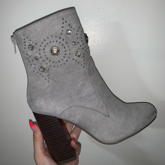 Boots - Picture 1 of 3